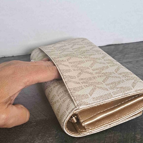 MICHAEL KORS Callie Carryall Mono Wallet - Picture 11 of 12